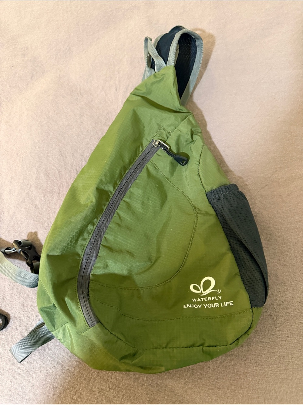 Waterfly travel bag with drink holder